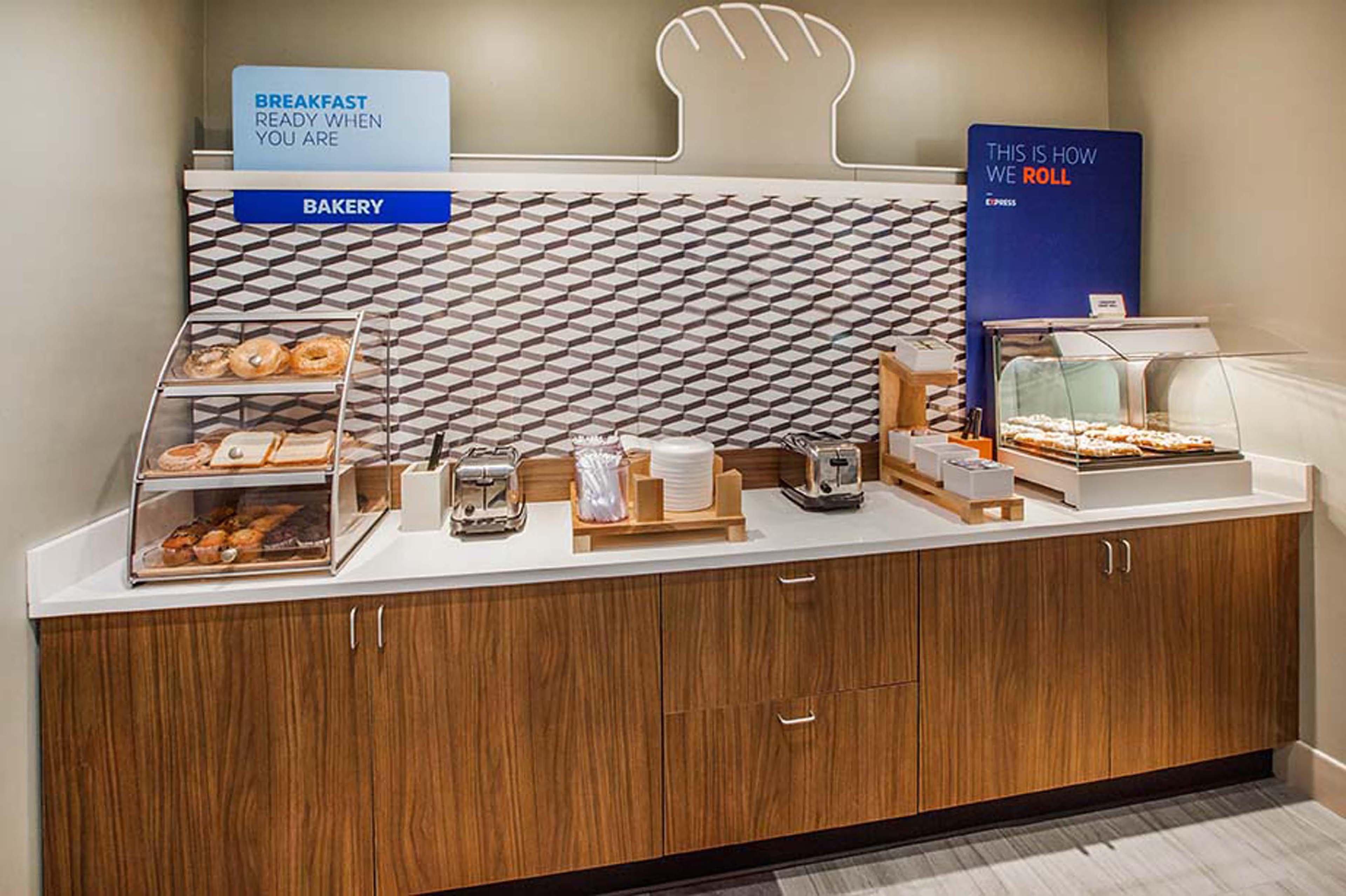 Holiday Inn Express Alpharetta - Roswell By Ihg Esterno foto